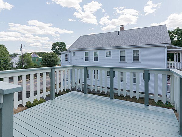 Building Photo - 832 Belmont St