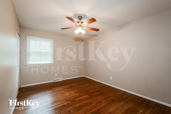 Building Photo - 186 River Valley Dr