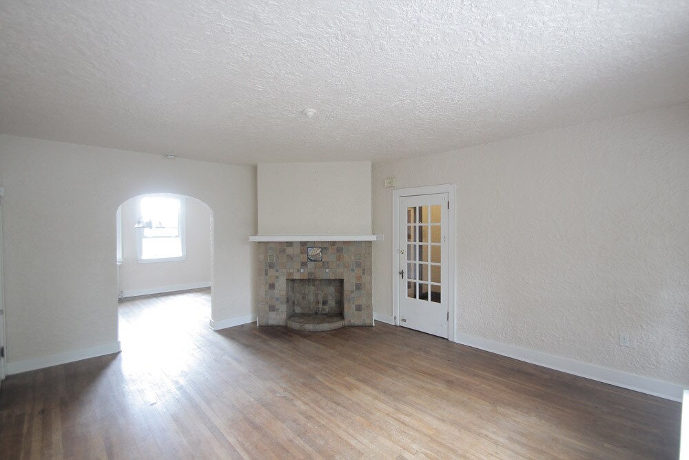 Building Photo - 8003 St Lawrence Ave