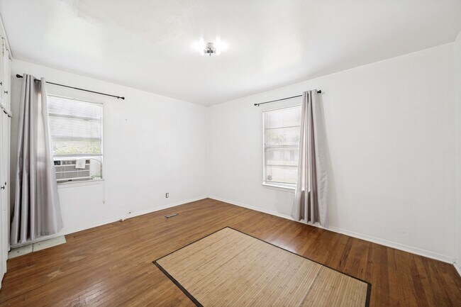 Building Photo - CHARMING DENVER HEIGHTS 3-BEDROOM