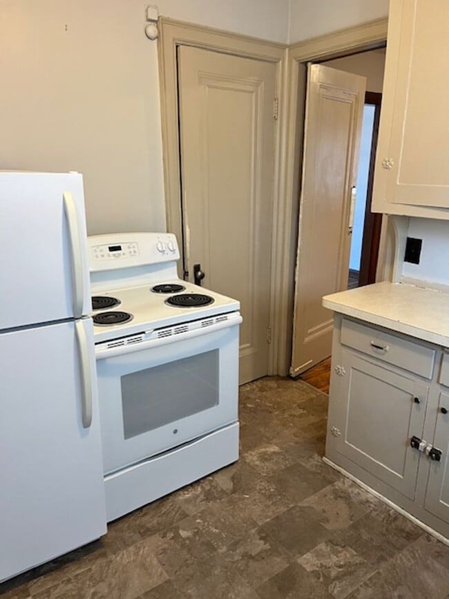 Building Photo - 361 Cliffside Dr