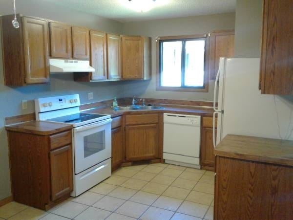 Building Photo - Two Bedroom Townhome