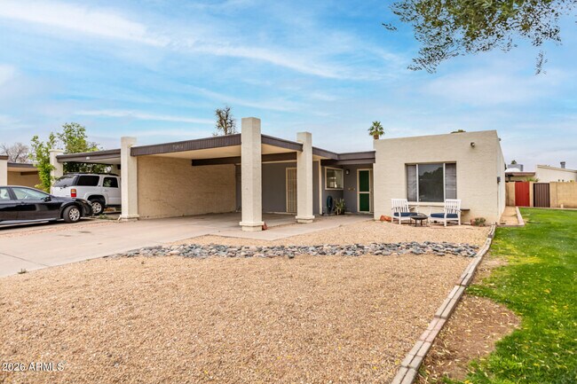 Building Photo - 1976 E Del Sur Dr