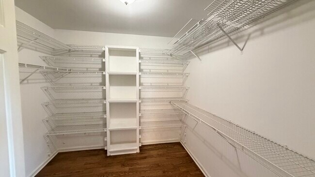 Building Photo - 10575 Aviary Dr