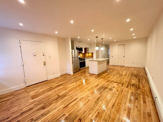 Building Photo - 2182 Davidson Ave