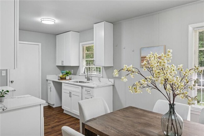 Building Photo - 3036 Will Rogers Pl SE