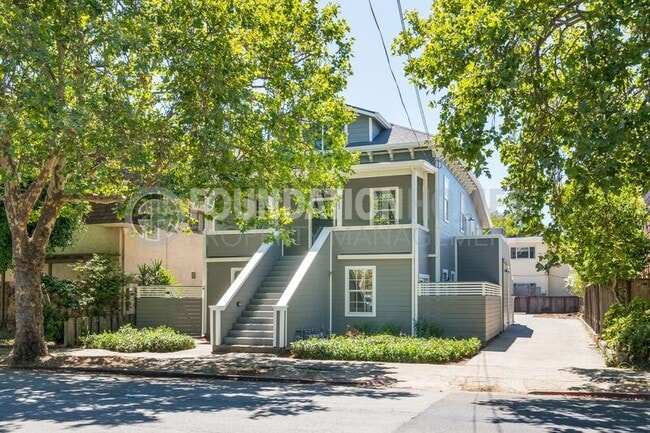 Building Photo - 523 B St