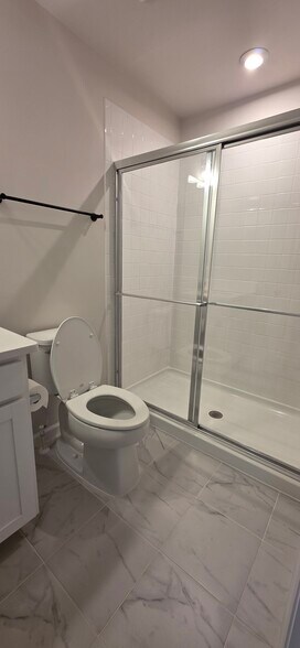Master Bathroom - 351 Presidents Pointe Ave