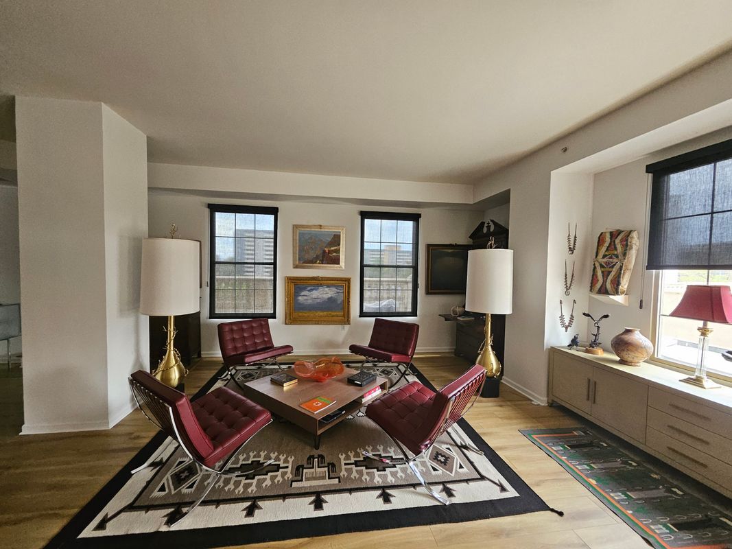 Building Photo - 475 W 12th Ave