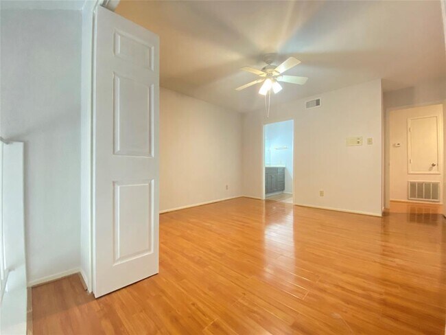 Building Photo - 2601 S Braeswood Blvd