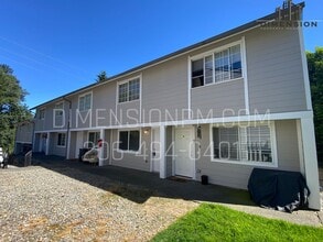 Building Photo - Highland Townhomes