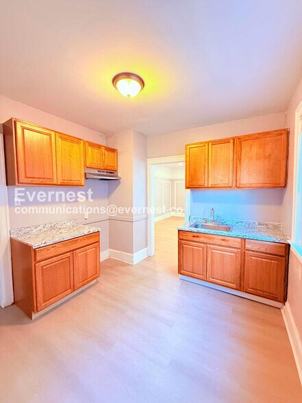 Building Photo - 2302 Hazelwood St