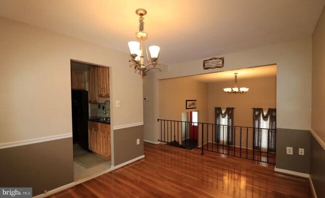 Building Photo - 553 Monet Dr