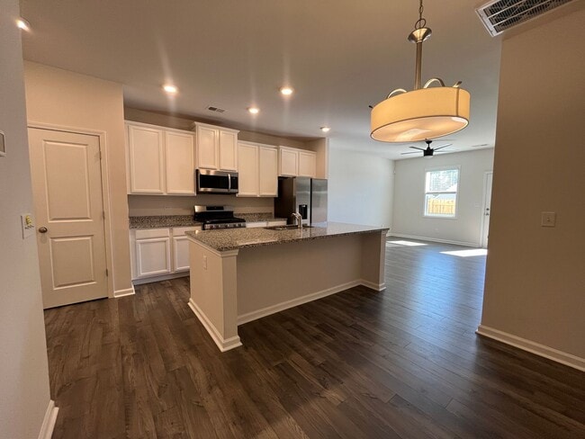 Building Photo - Spacious Townhome Available Now!