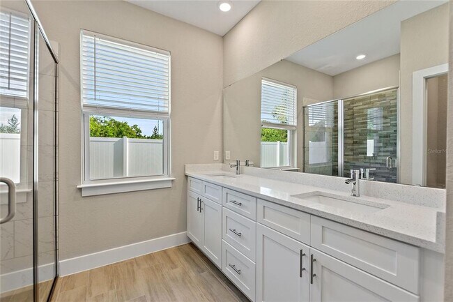 Building Photo - 326 Royal Palm Wy