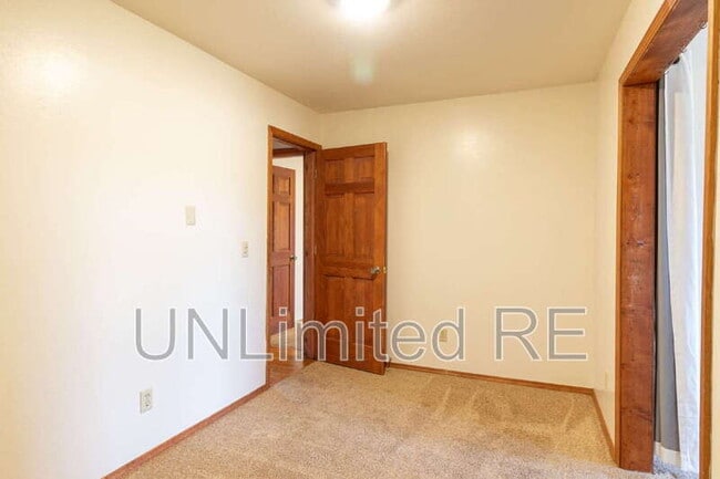 Building Photo - 6600 W Suzette Ln
