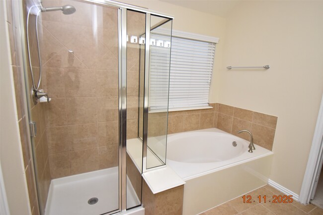 Building Photo - 10806 Clear Arbor Ln