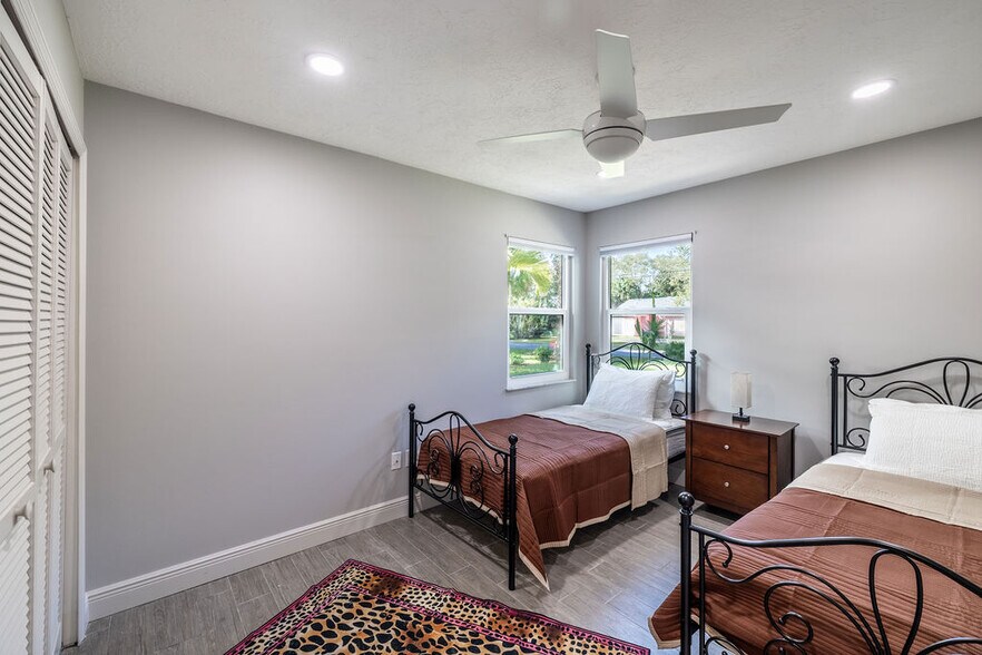 Building Photo - 9330 Seagrape Dr