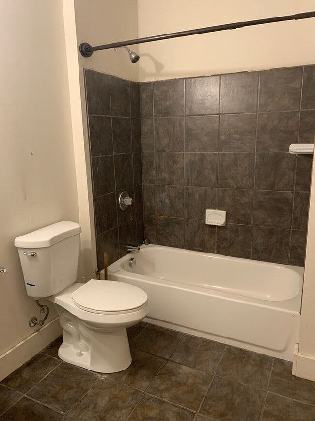 Building Photo - 3950-3952 Woolslayer Way