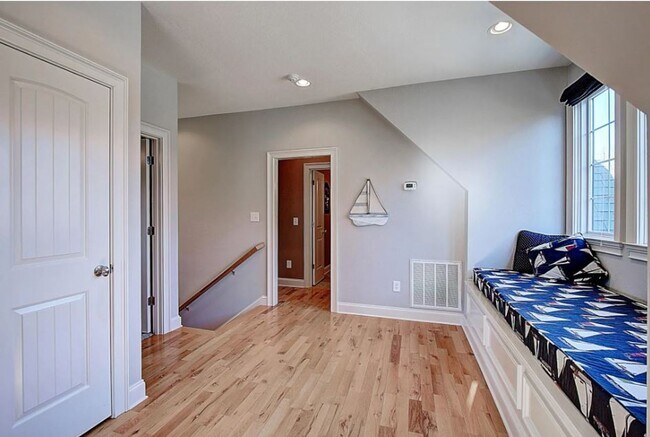 Building Photo - GORGEOUS LAKE HOUSE! 3 Bedrooms/3.5 Baths on Boone Lake, Private Dock, Fireplace & More! $3,900 m...