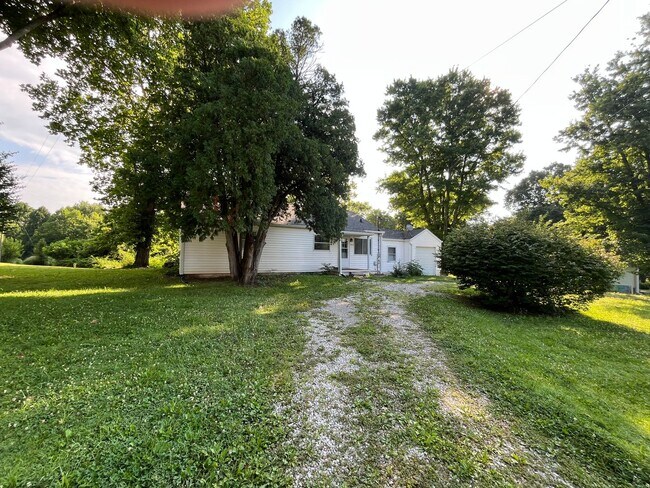 Building Photo - 3942 W Stoutes Creek Rd