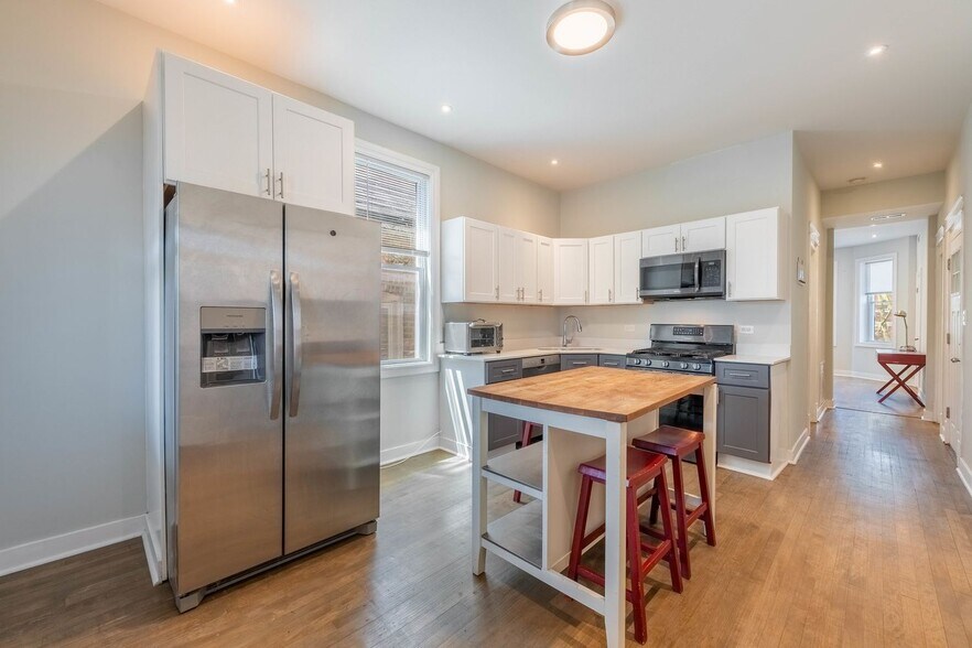 Building Photo - 2729 S Harding Ave