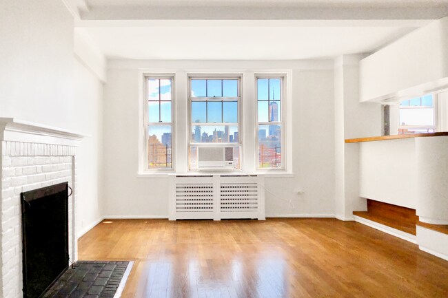 Building Photo - 299 W 12th St