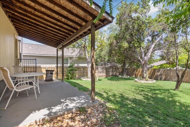 Building Photo - 8710 Davis Oaks Trail