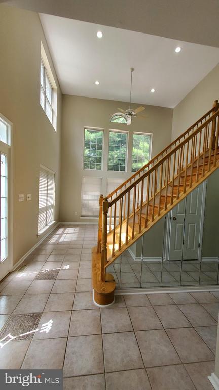 Building Photo - 101 Treymore Ct