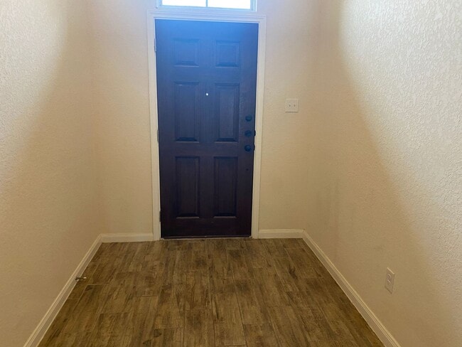 Building Photo - 4 Bedroom 3 Bathroom located in Remuda Ran...