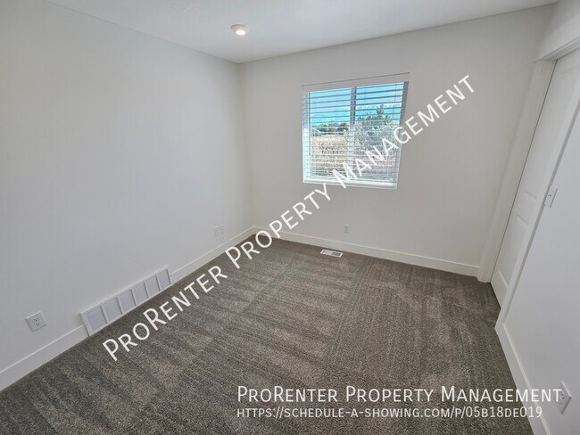 Building Photo - 3111 S Edgewater Cv