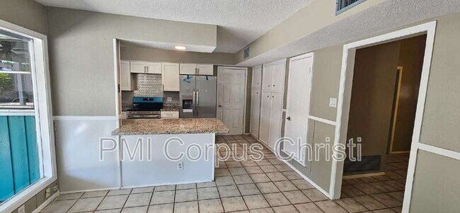 Building Photo - 1022 Delta Dr