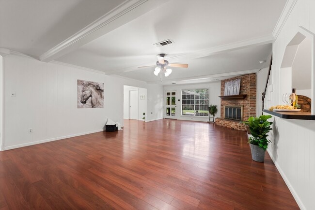 Building Photo - 16815 Memorial Oaks Ln