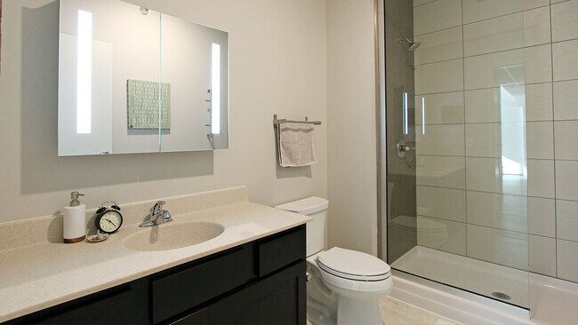 Building Photo - 4000 Gardenview Dr
