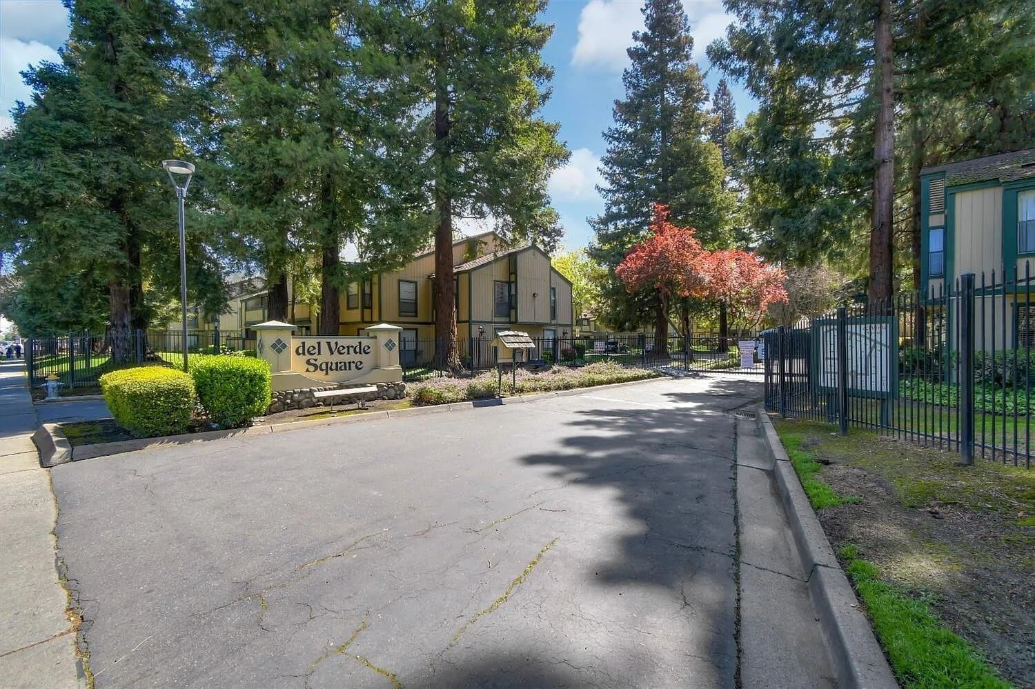 front gate - 250 Del Verde Cir