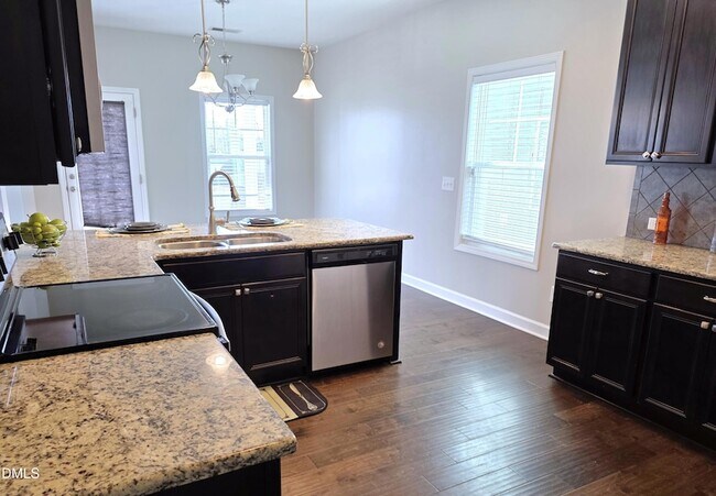 Building Photo - 281 E Webber Ln