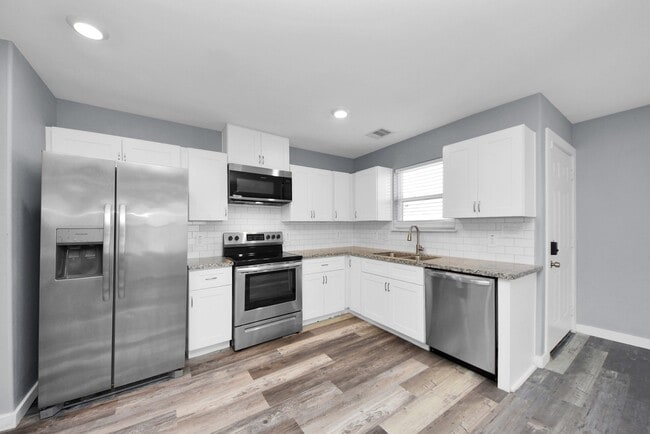 Building Photo - 618 Maple Way
