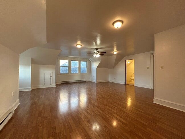 Living Room p5 - 225 S Main Ave