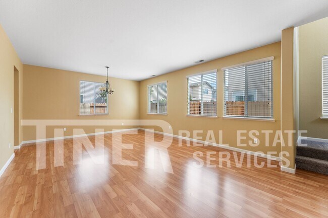 Building Photo - 35 Sabre Ct
