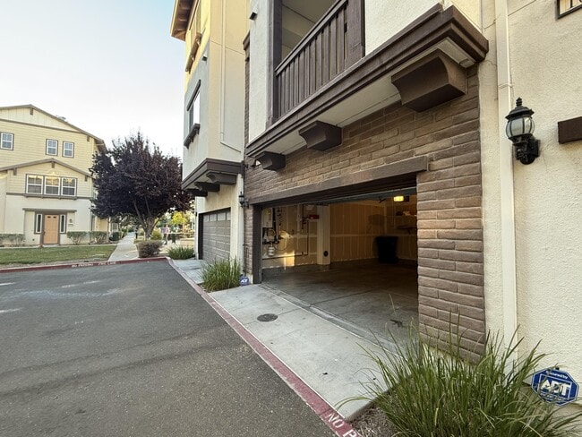 Building Photo - 1055 Chamomile Walkway