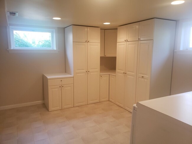 Building Photo - Charming Irvington Home with 3 Levels of L...