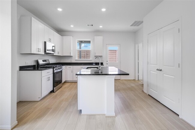 Building Photo - 21834 Red Lantana Trl