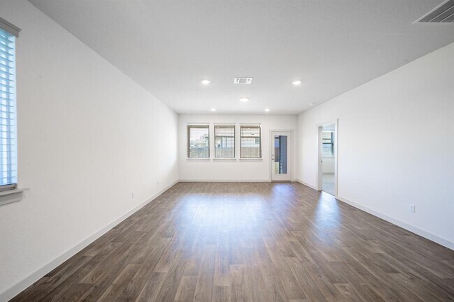 Building Photo - 119 Big Cypress Byu Rd