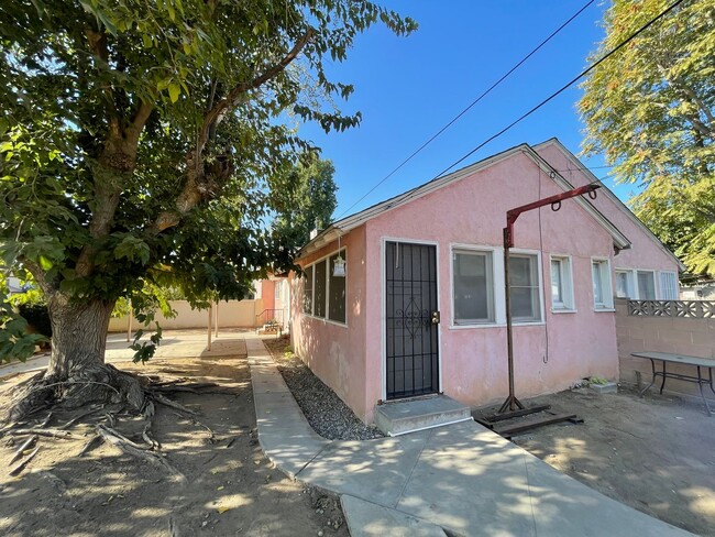 Building Photo - 326-328 Flower Street