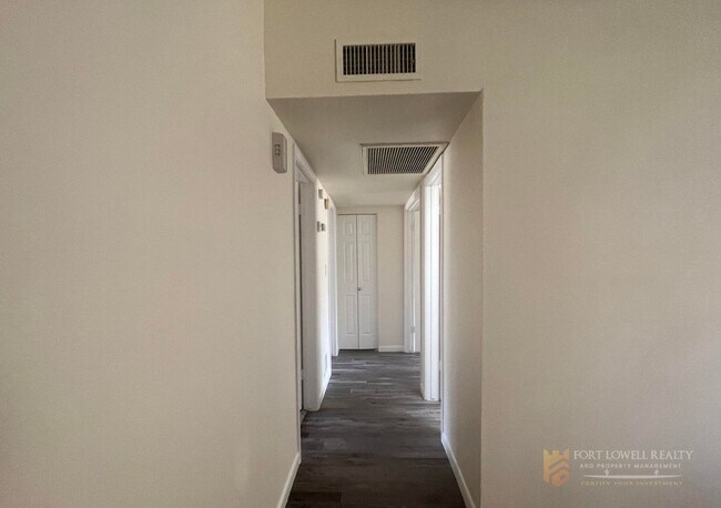 Building Photo - Coming Soon! 3 Bed/2 Bath home in Glendale! Located in an HOA! (Available on 05/15/26)