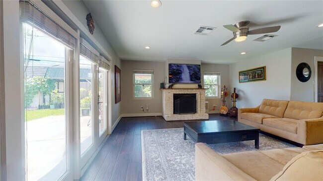 Building Photo - 3011 Larknolls Ln