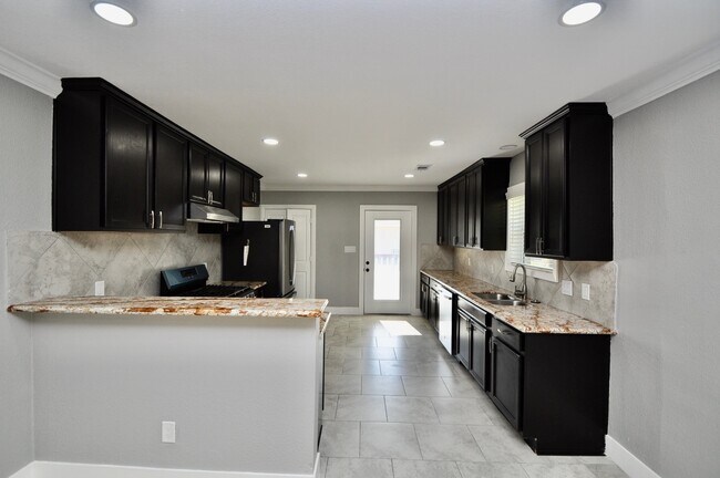 Building Photo - 7238 Evans St