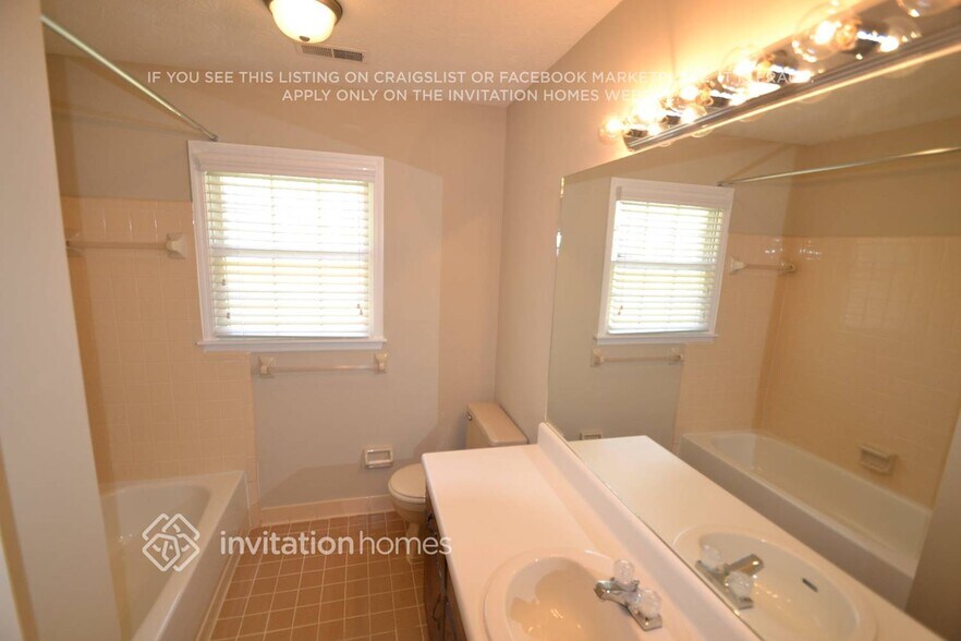 Building Photo - 2498 Quentin Dr