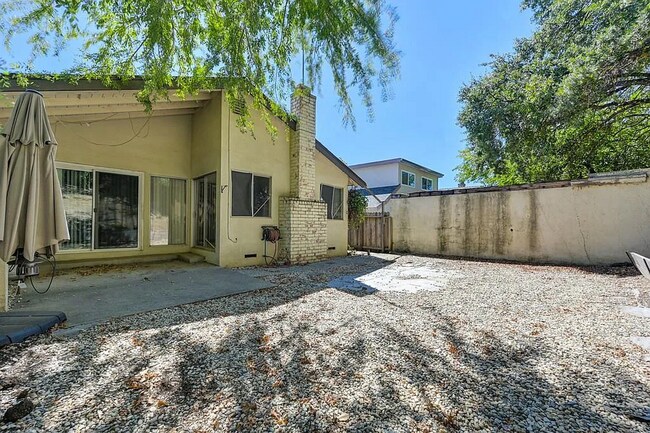 Building Photo - 2645-2649 S Whitney Blvd