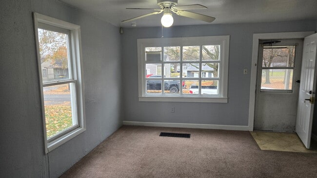 Building Photo - 415 E 35th St